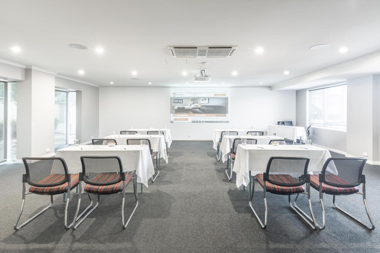 The Waverley International Hotel Glen Waverley Exterior photo