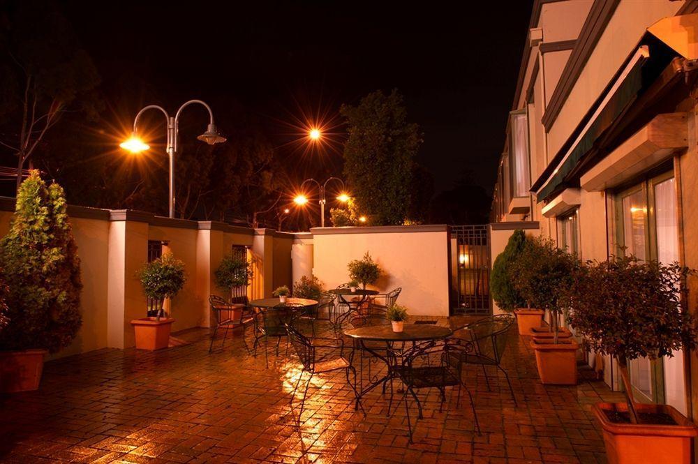The Waverley International Hotel Glen Waverley Exterior photo