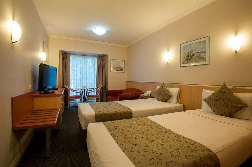 The Waverley International Hotel Glen Waverley Exterior photo