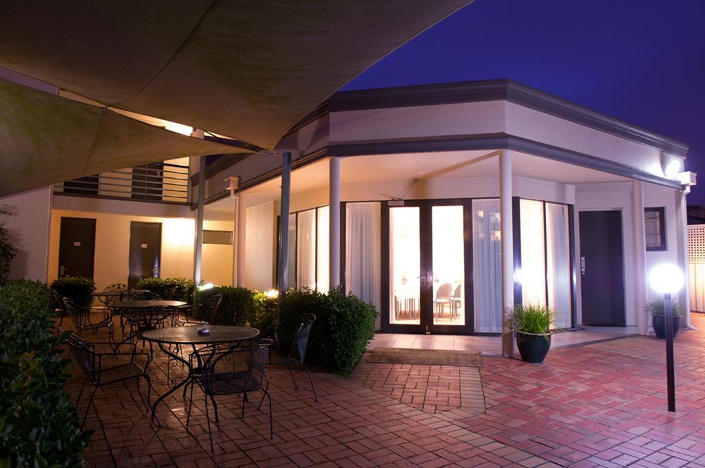 The Waverley International Hotel Glen Waverley Exterior photo