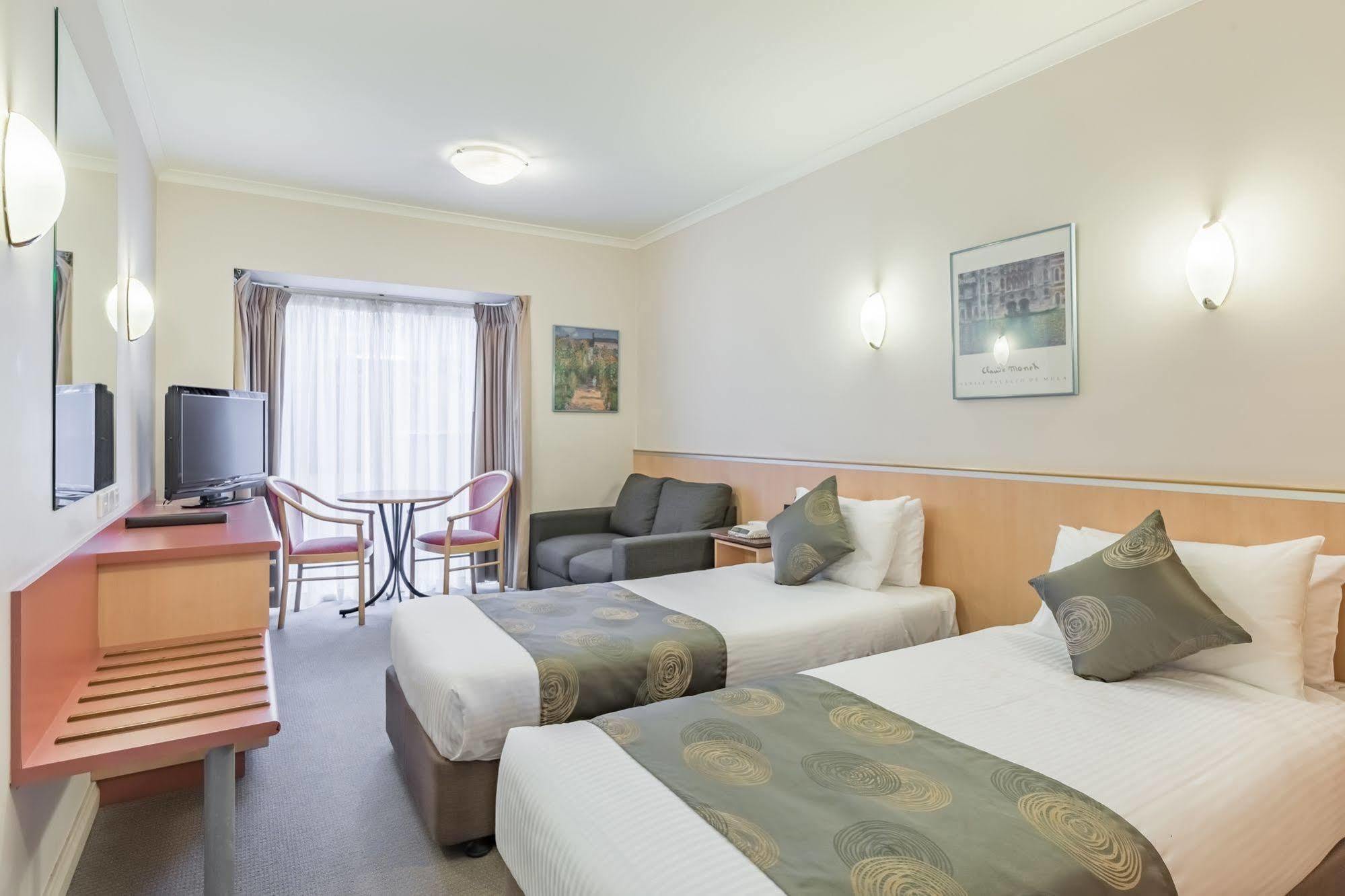 The Waverley International Hotel Glen Waverley Exterior photo