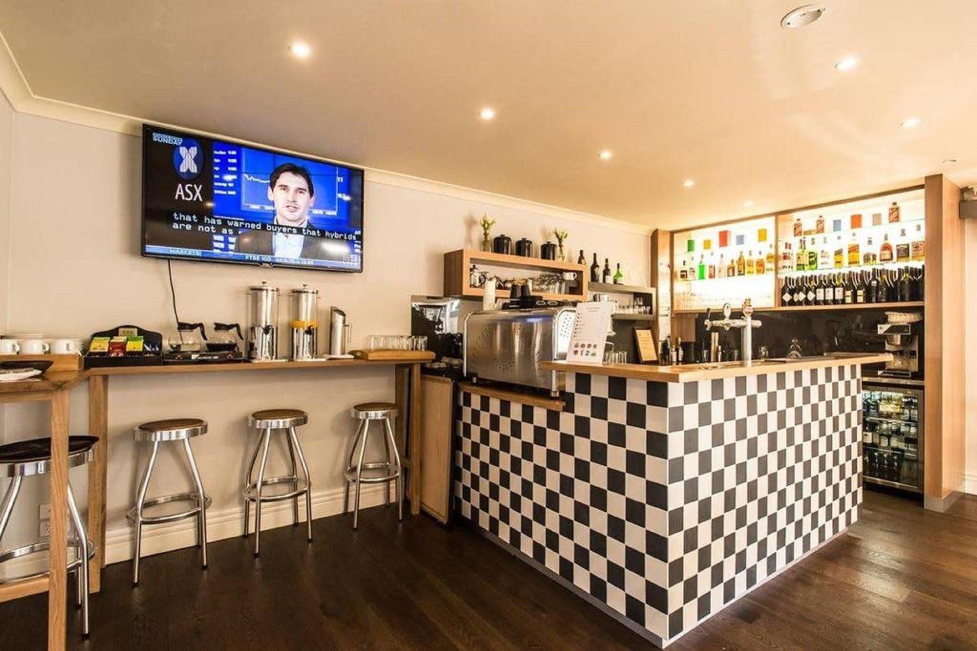 The Waverley International Hotel Glen Waverley Exterior photo